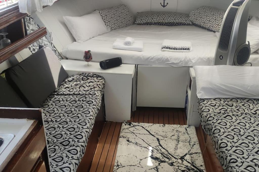 ホテル Precioso Barco En Barcelona バダロナ エクステリア 写真