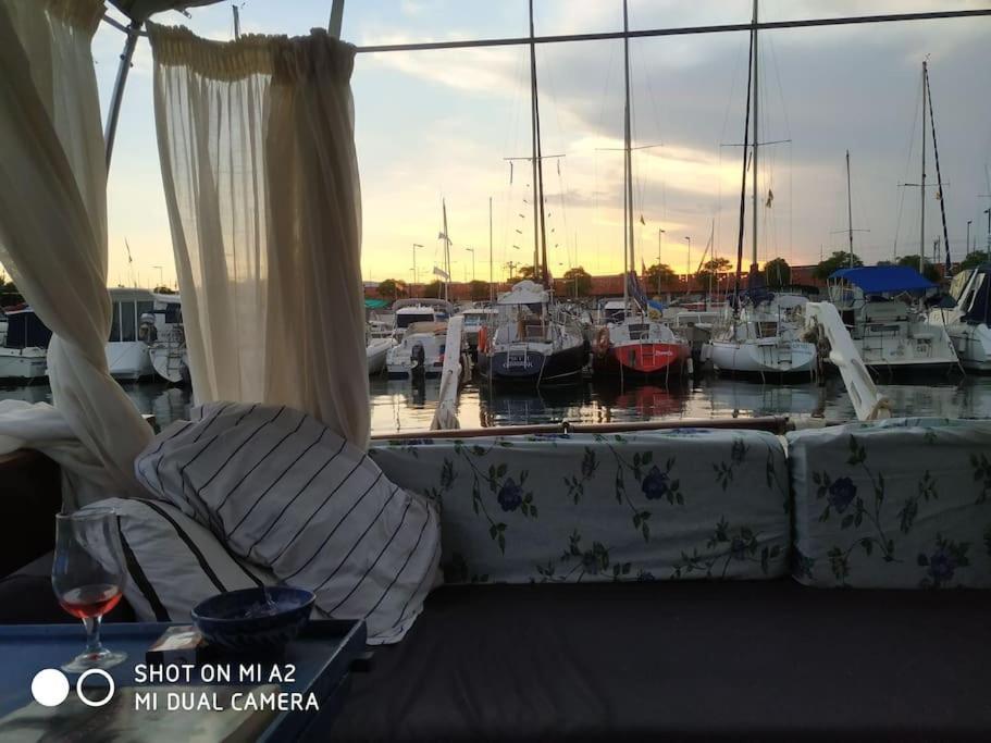 ホテル Precioso Barco En Barcelona バダロナ エクステリア 写真