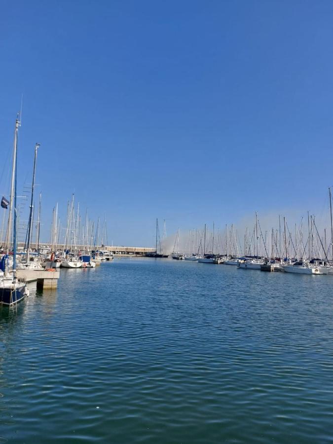ホテル Precioso Barco En Barcelona バダロナ エクステリア 写真