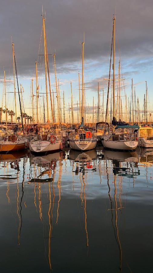 ホテル Precioso Barco En Barcelona バダロナ エクステリア 写真